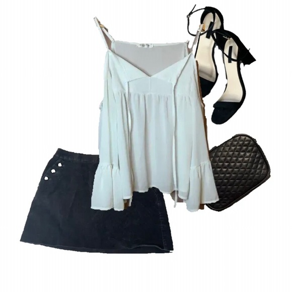 FLOWY WHITE COLD SHOULDER TOP!! - Picture 3 of 9